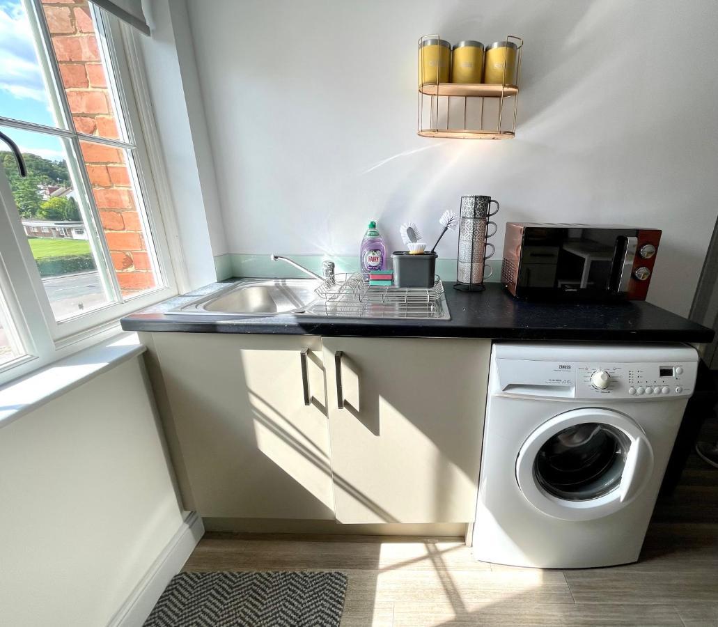 Stylish Cosy And Bright Apartment - Fantastic Location - Perfect For Business Or Solo Travellers Bishop’s Stortford Exterior foto