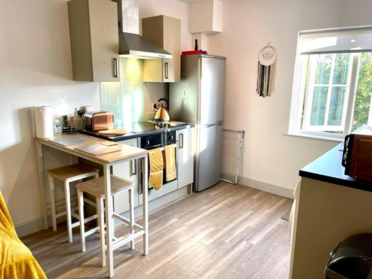 Stylish Cosy And Bright Apartment - Fantastic Location - Perfect For Business Or Solo Travellers Bishop’s Stortford Exterior foto